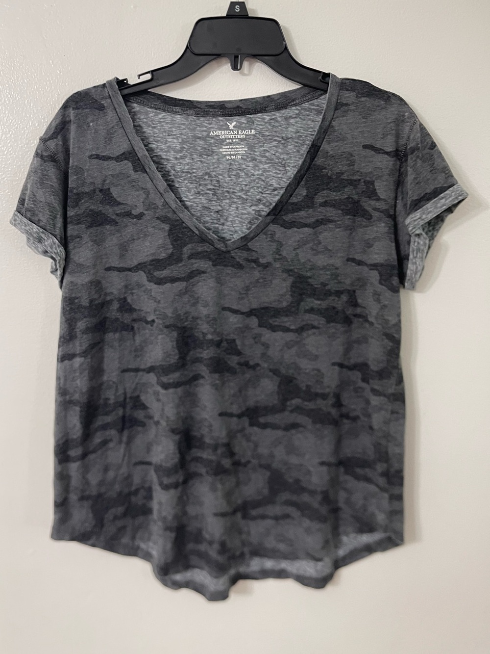 American Eagle Outfitters Heather Gray Camo V-Neck Tee